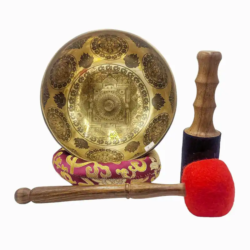 Sept bols chantants en bronze avec un design de mandala