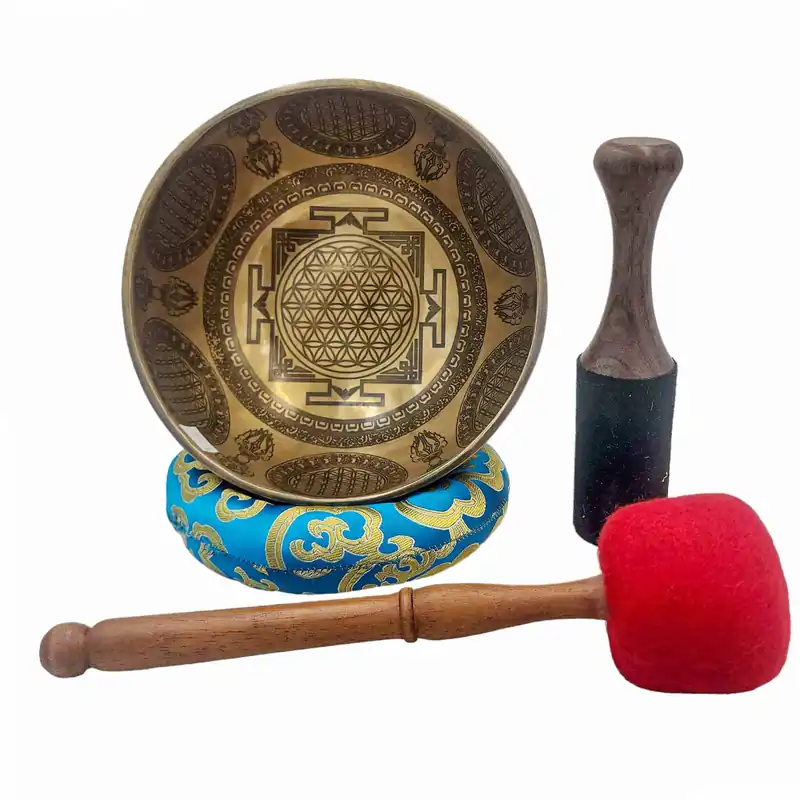 Sept bols chantants en bronze avec un motif de mandala