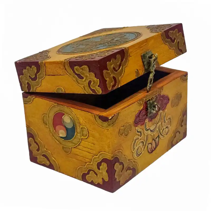 Boîte rituelle en bois tibétain avec peinture traditionnelle