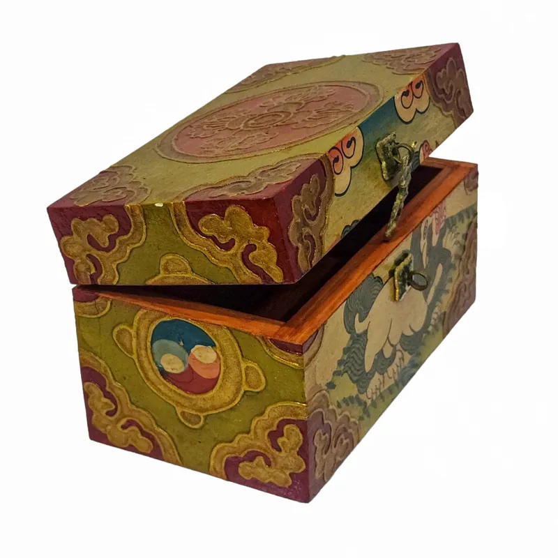 Boîte rituelle en bois tibétain avec peinture en couleur