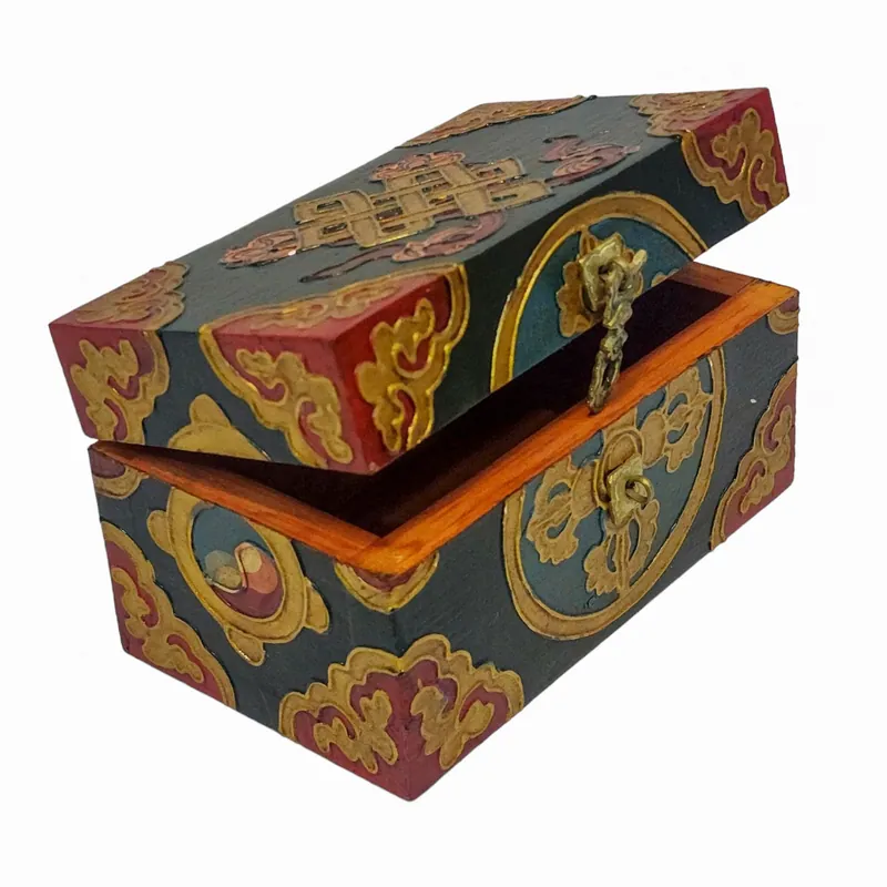 Boîte rituelle en bois tibétaine aux couleurs traditionnelles