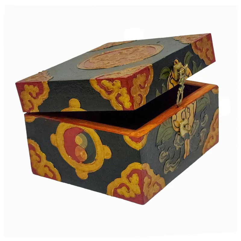 Boîte en bois tibétaine ornée de peintures colorées