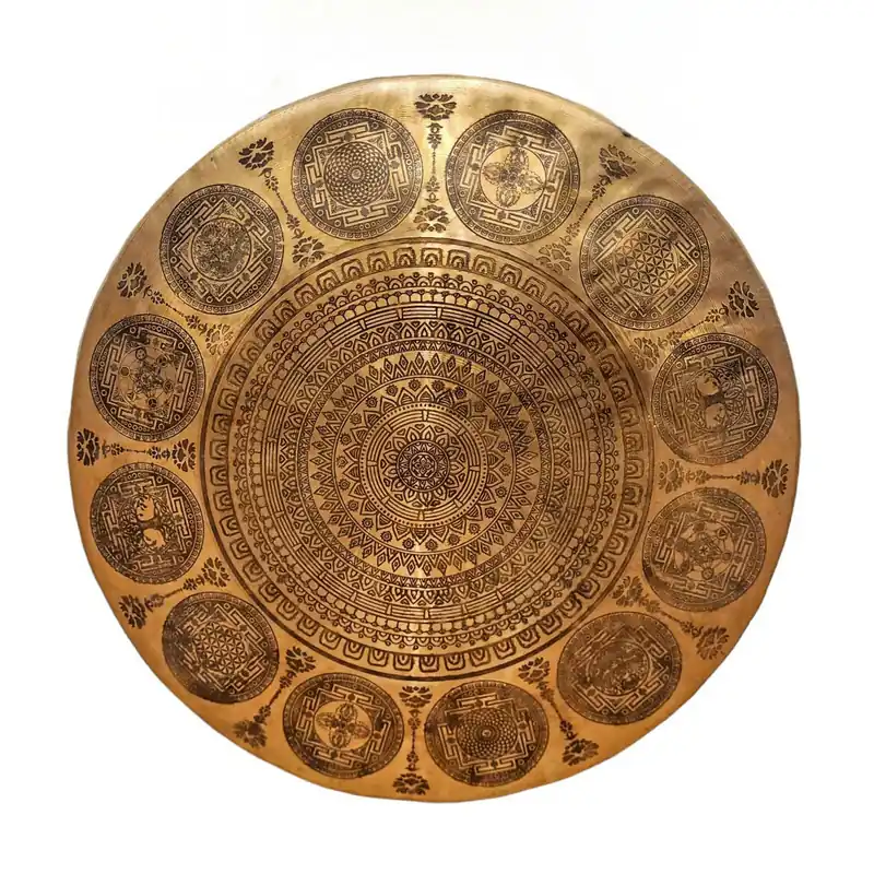 Gong de bronze avec gravure de mandala