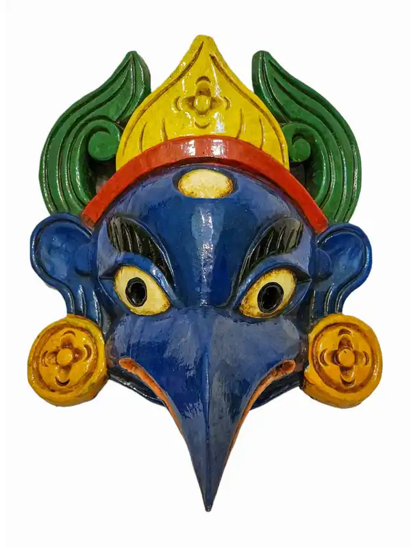 Masque en bois de Garuda accroché au mur en bois de peuplier