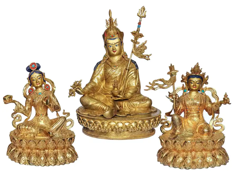 Statue en cuivre de Padmasambhava avec ses consorts