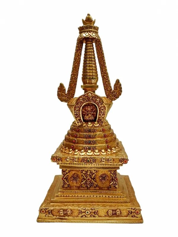 Stupa en cuivre avec des détails plaqués or