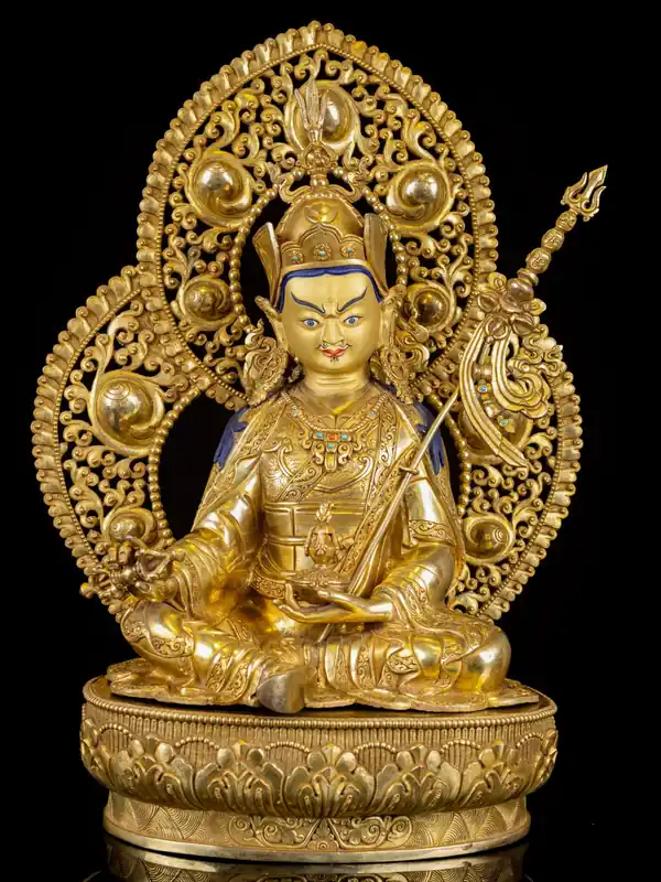 Statue de Padmasambhava en cuivre magistralement façonnée – Symbole de sagesse et d’illumination
