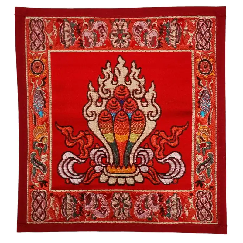 Tapis à thé en brocart de Cochin avec des kalas brodés