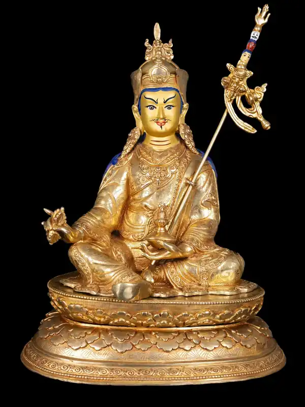 Statue en cuivre de Padmasambhava avec finition plaquée or