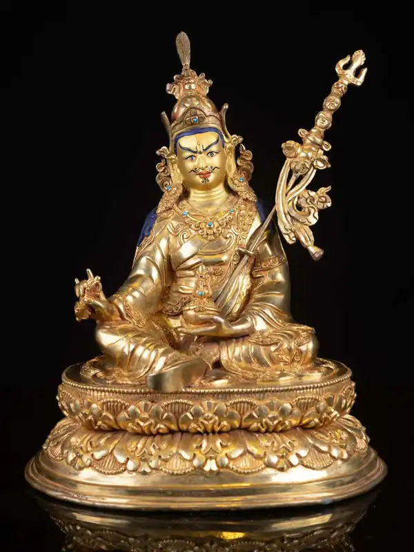 Statue en cuivre de Padmasambhava – Visage doré, maîtrise de l’art du Vajrayana