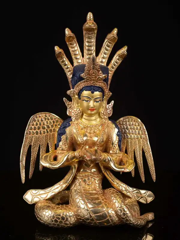 Statue en or plaqué de Naga Kanya – Déesse serpent de la sagesse et des trésors
