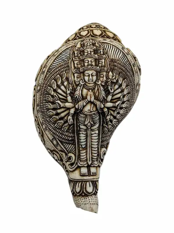 Sculpture en coquillage de Avalokitesvara aux mille bras