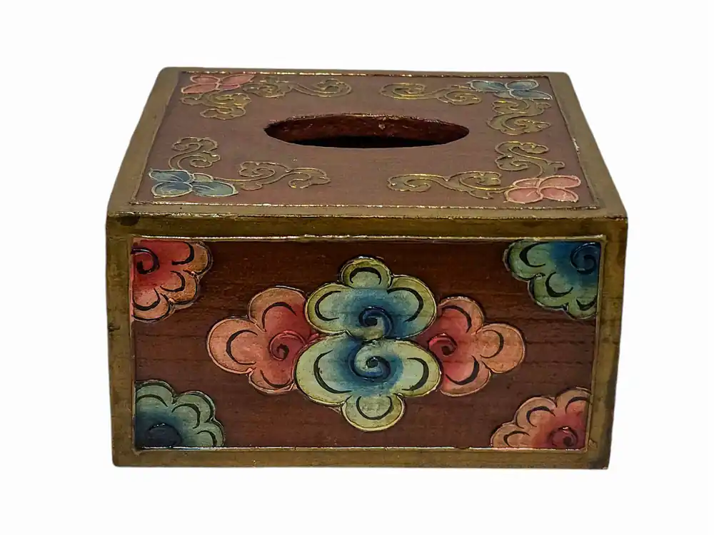 Boîte au trésor tibétaine en bois ornée d’un motif de nuage brun