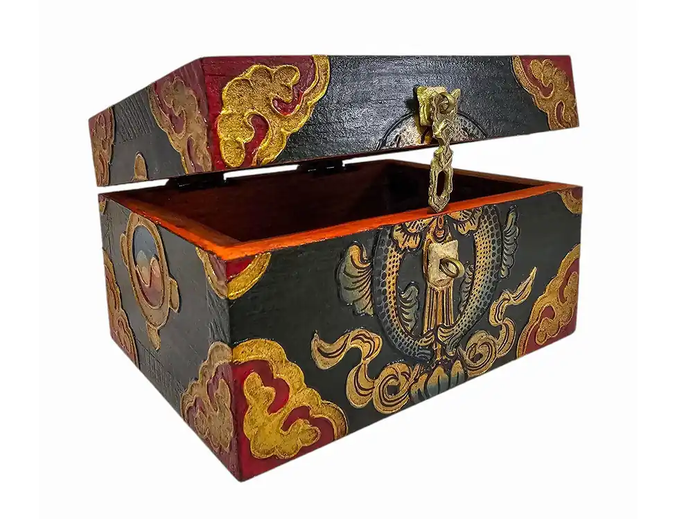 Coffre en bois tibétain avec décoration artistique de poissons