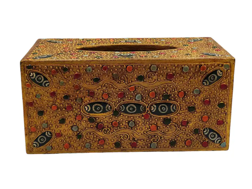 Coffre aux trésors en bois avec un motif floral tibétain