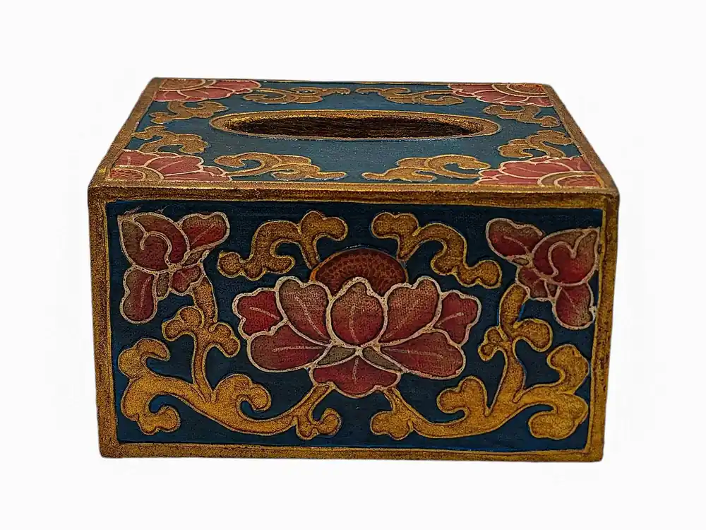 Coffre en bois tibétain ornée de motifs floraux