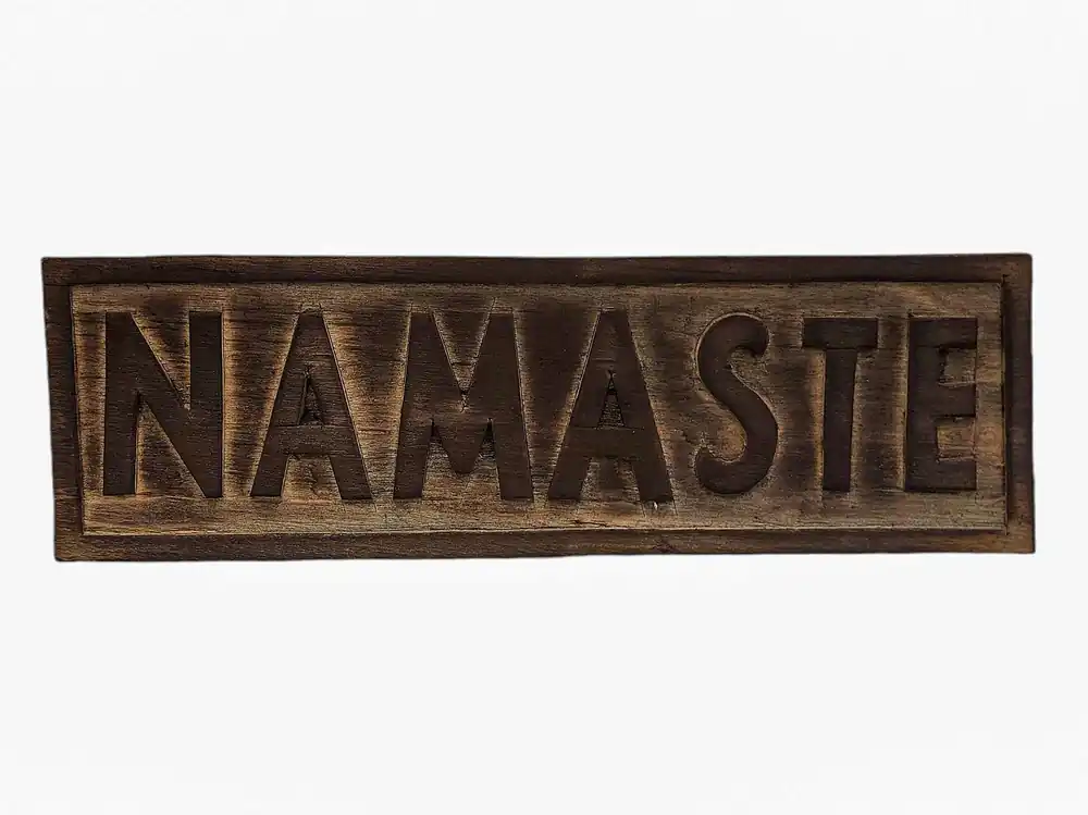Suspension murale en bois Namaste pour la tranquillité
