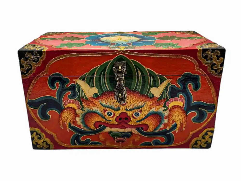 Boîte aux trésors en bois népalais réalisée par des artisans tibétains