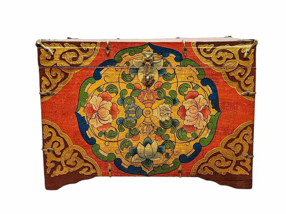 Coffre au trésor tibétain présentant un motif de double dorje