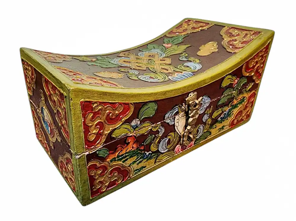 Coffre en bois tibétain aux couleurs classiques