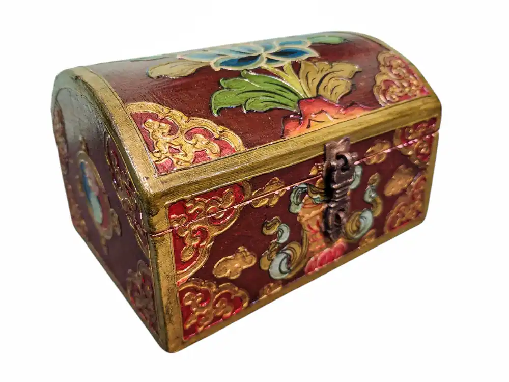 Boîte au trésor en bois tibétain traditionnel aux couleurs riches