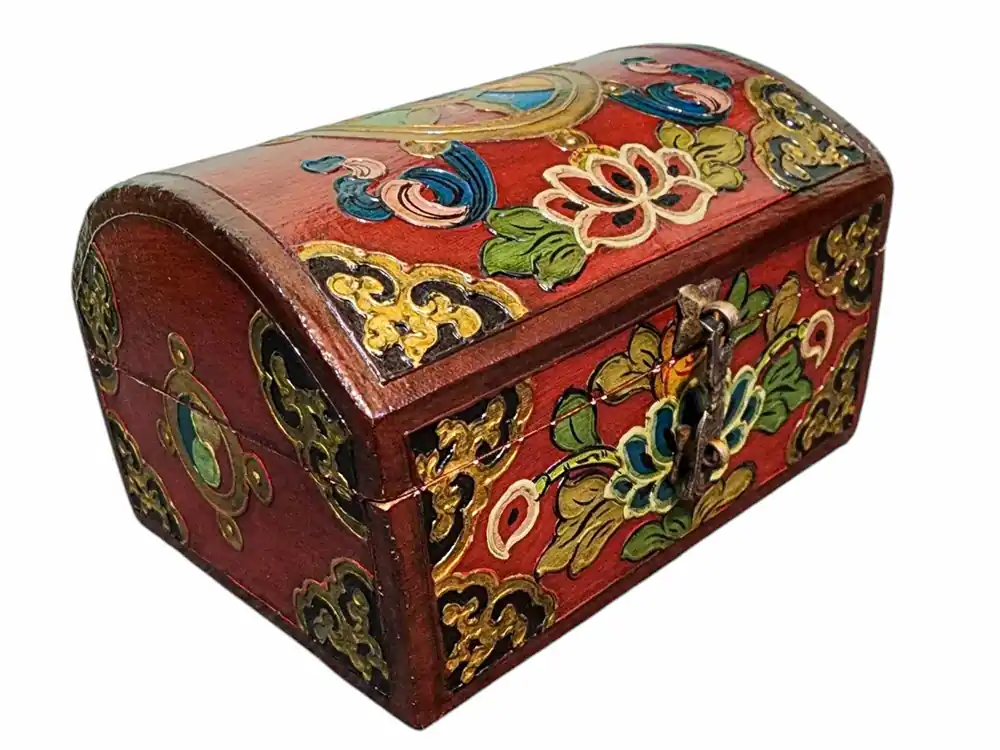 Boîte tibétaine en bois avec des couleurs traditionnelles du Népal