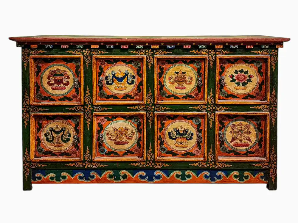Cabinet en bois tibétain avec des symboles Ashtamangala