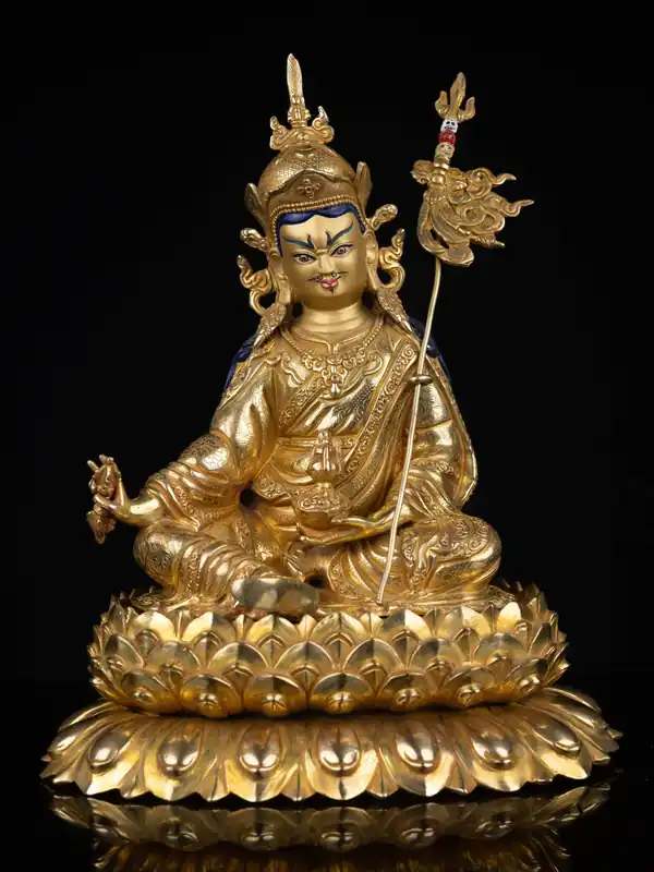 Statue de Padmasambhava en cuivre magistral – Visage plaqué or