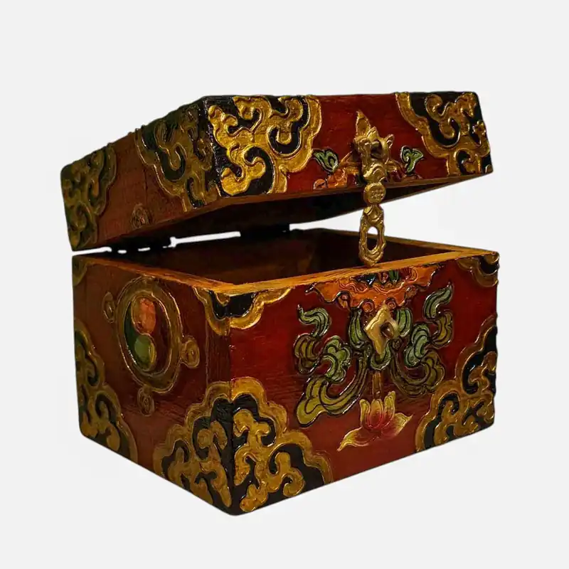 Boîte à trésor en bois tibétain dans des couleurs traditionnelles