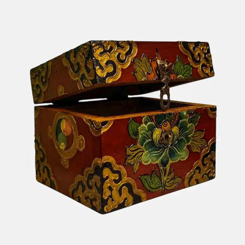 Coffre en bois tibétain traditionnel coloré