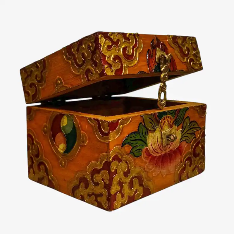 Coffre tibétain en bois aux couleurs traditionnelles