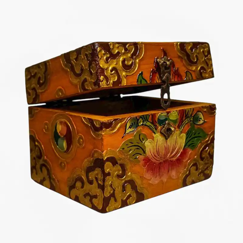 Coffre au trésor tibétain en bois aux couleurs traditionnelles