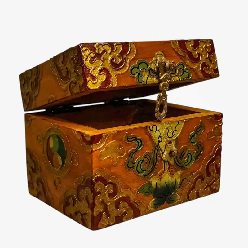 Coffre à trésor tibétain en bois classique aux teintes intemporelles