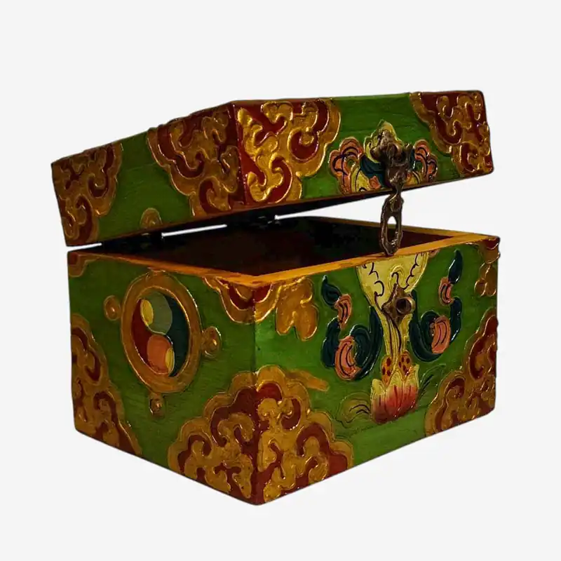 Boîte tibétaine en bois décorée de couleurs traditionnelles