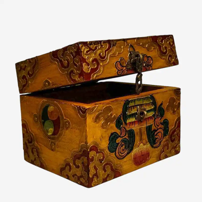 Boîte au Trésor en Bois de Style Tibétain Présentant des Couleurs Traditionnelles