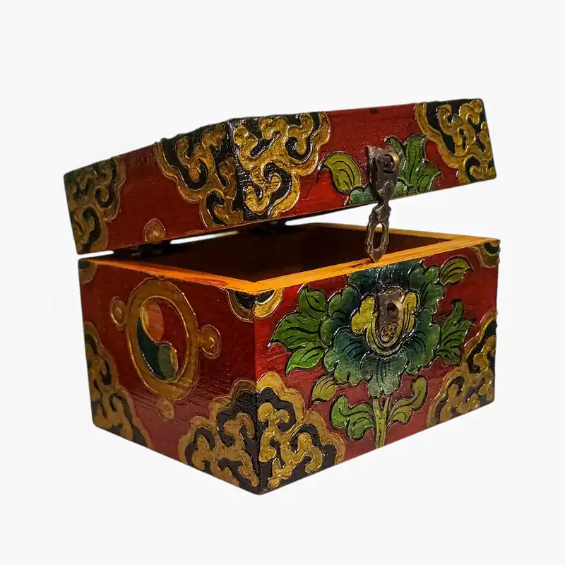 Coffre en bois tibétain aux couleurs patrimoniales