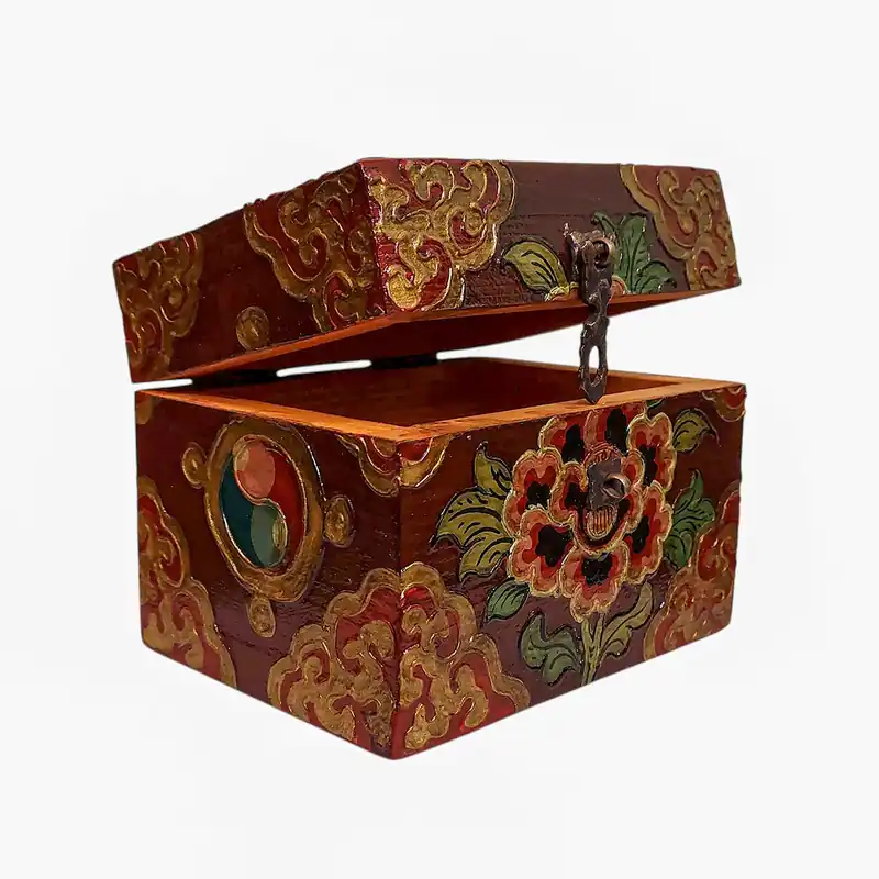 Coffre en bois tibétain traditionnel aux couleurs authentiques