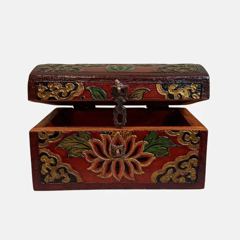 Coffre en bois tibétain traditionnel peint