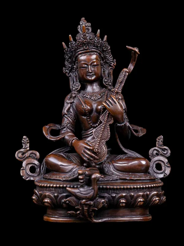 Statue en cuivre de Saraswati – Déesse de la sagesse, de la musique et de l’art – Inspirant la créativité