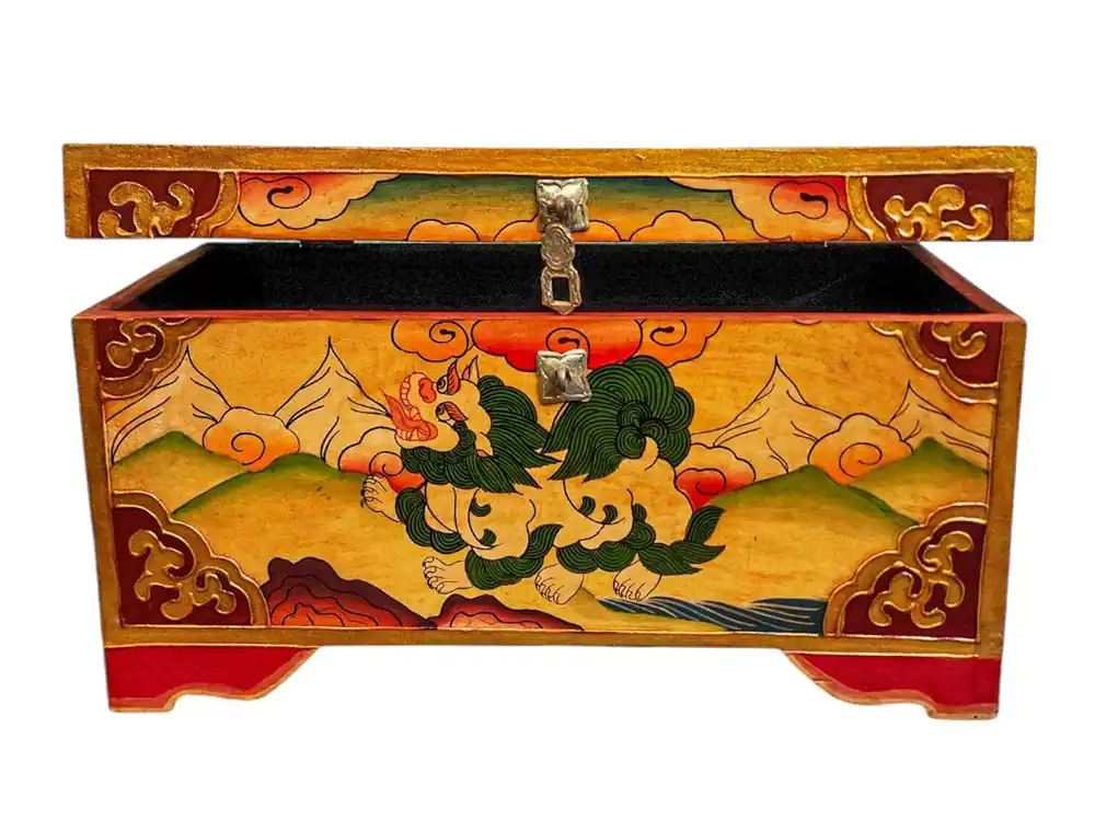 Coffre au Trésor en Bois de Style Tibétain Orné d’un Motif de Lion dans des Couleurs Éternelles