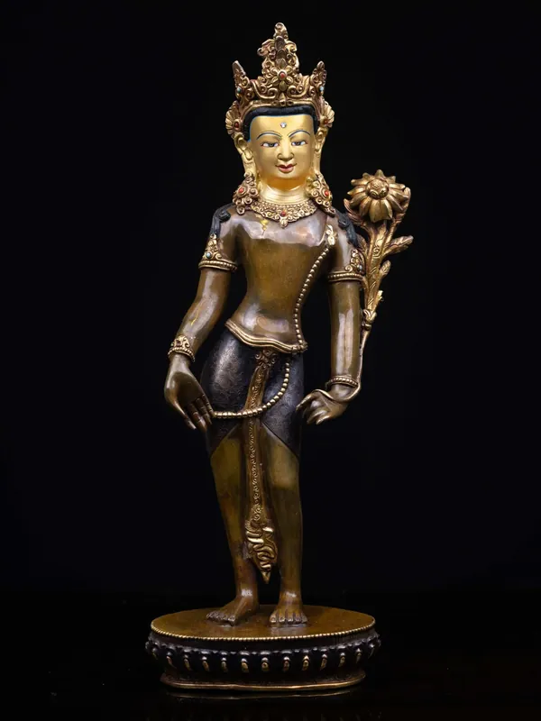 Statue en cuivre de Padmapani Lokeshvara avec moitié plaqué or et finition oxydée chocolat