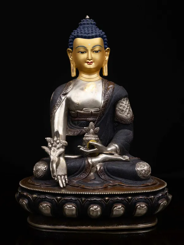 Statue en cuivre du Bouddha de la Médecine avec finition oxydée