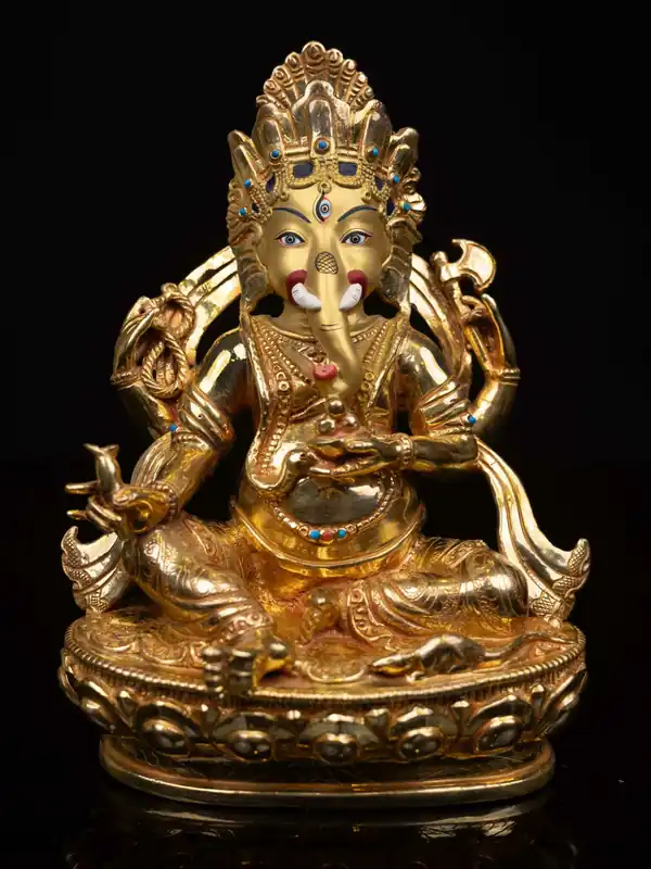Statue en cuivre de Ganesh avec un visage plaqué or