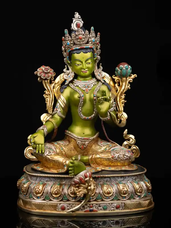Statue en cuivre de la Tara verte avec plaquage en argent et en or