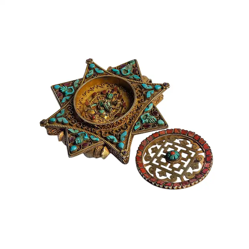 Boîte en argent tibétaine Ghau avec motif de mandala