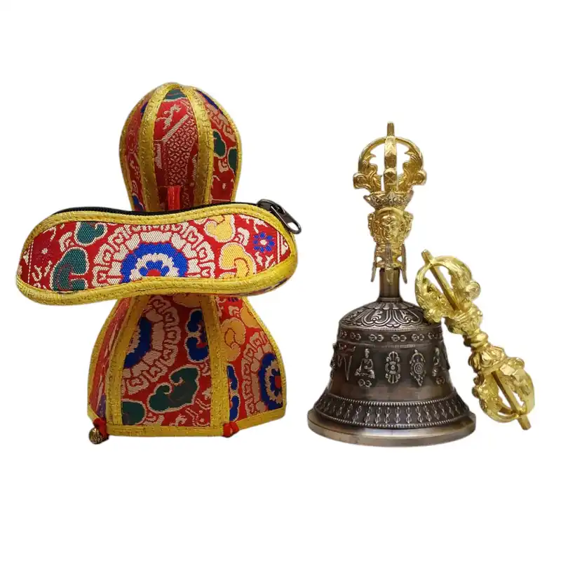 Ensemble de cloche en bronze et dorje vajra avec couverture en brocart