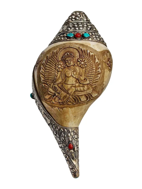 Coquille de conque et objet sacré en argent