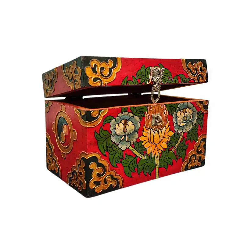 Coffre en bois de style tibétain présentant un motif de lotus et des couleurs classiques
