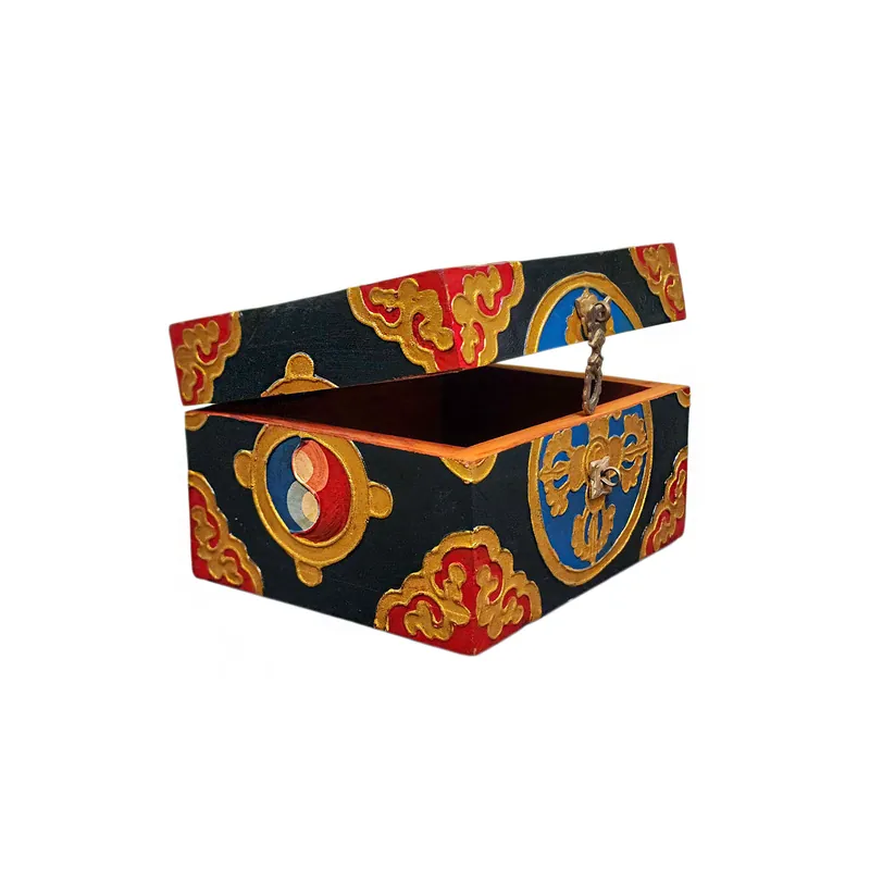 Coffre tibétain présentant le motif de double dorje dans des teintes classiques