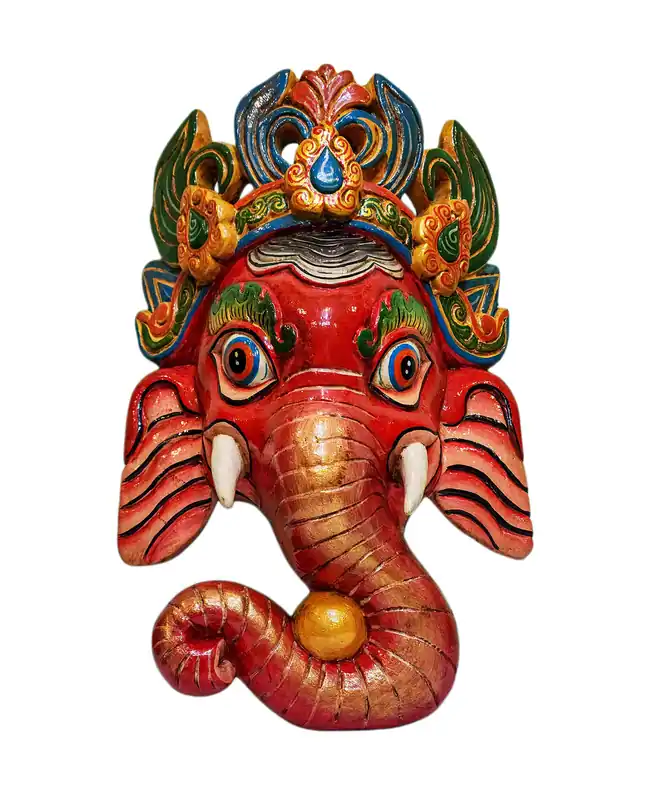 Masque en bois de Ganesh suspendu au mur en peuplier